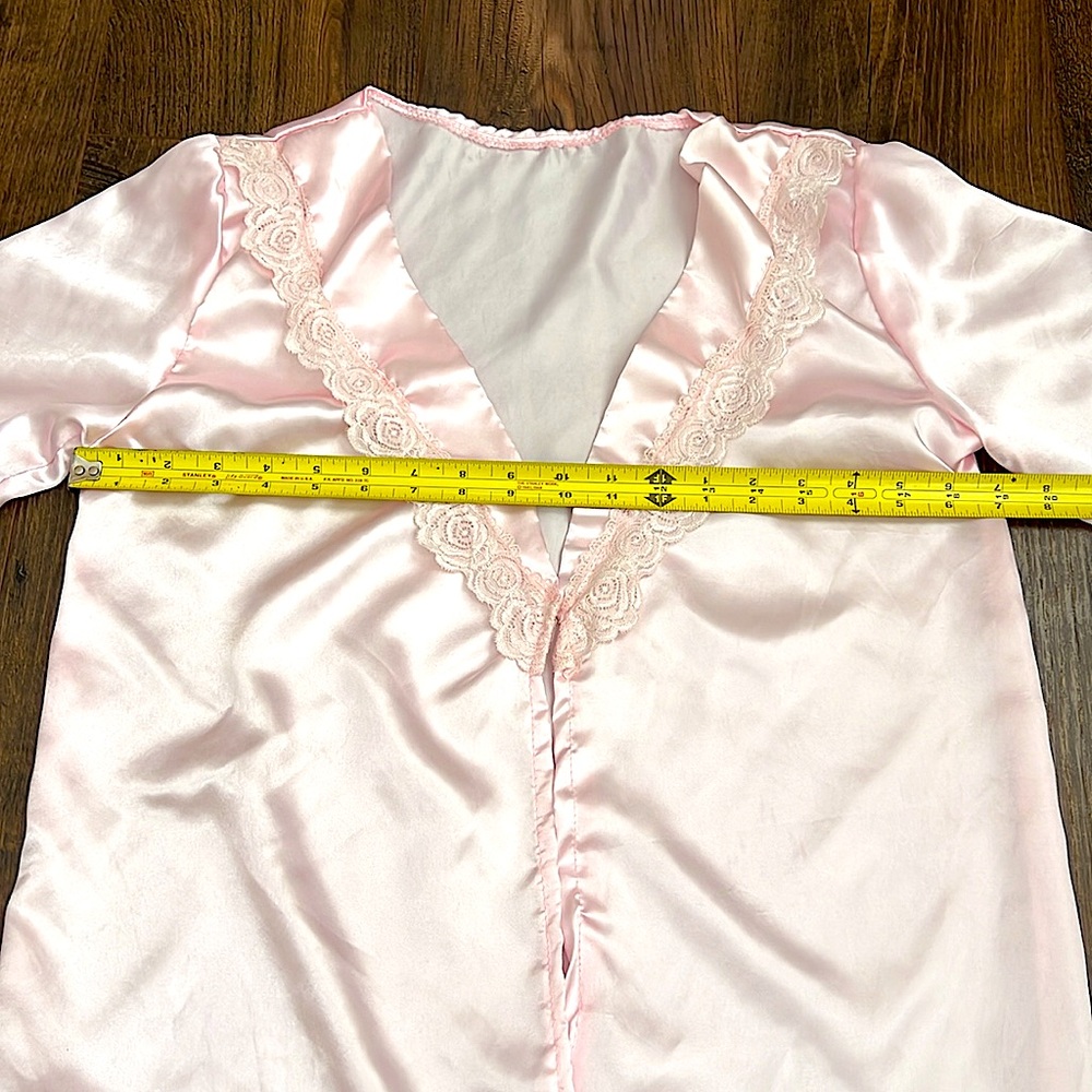 Lace Detail Robe - Picture 6 of 9